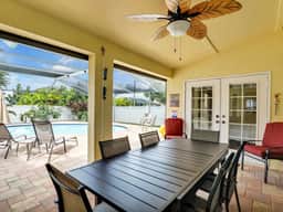 Splash of Paradise - Pool & Fenced Yard!