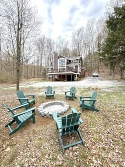 The Mountain Escape - Hot Tub, Fire Pit & Game Loft