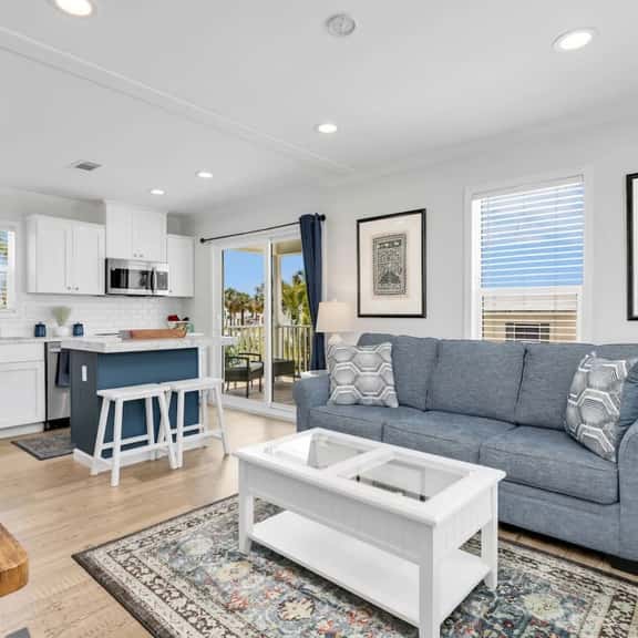 The Little Palm House - Minutes to the beach! - Image 1