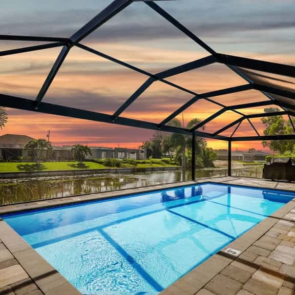 Sous le Soleil- Canal, Heated Pool & Beach Gear! - Image 1