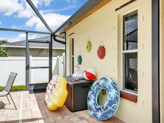 Splash of Paradise - Pool & Fenced Yard!