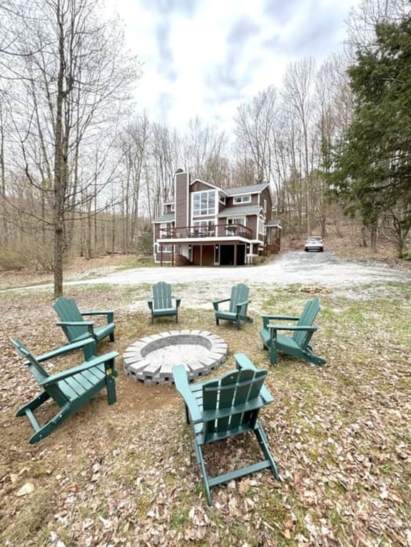 The Mountain Escape - Hot Tub, Fire Pit & Game Loft