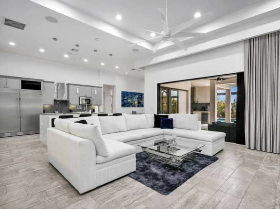 Affordable Luxury - Pool, Hot Tub, Bikes & Kayaks