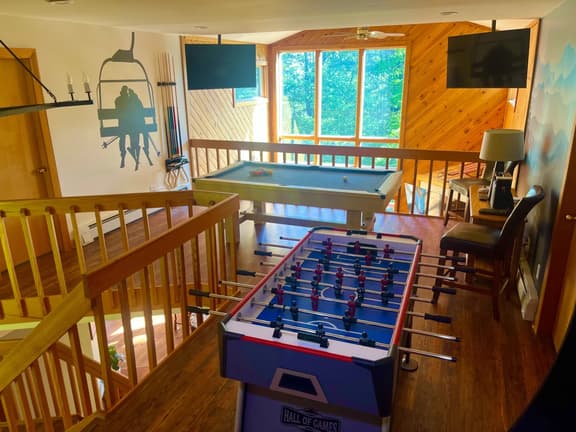 The Mountain Escape - Hot Tub, Fire Pit & Game Loft